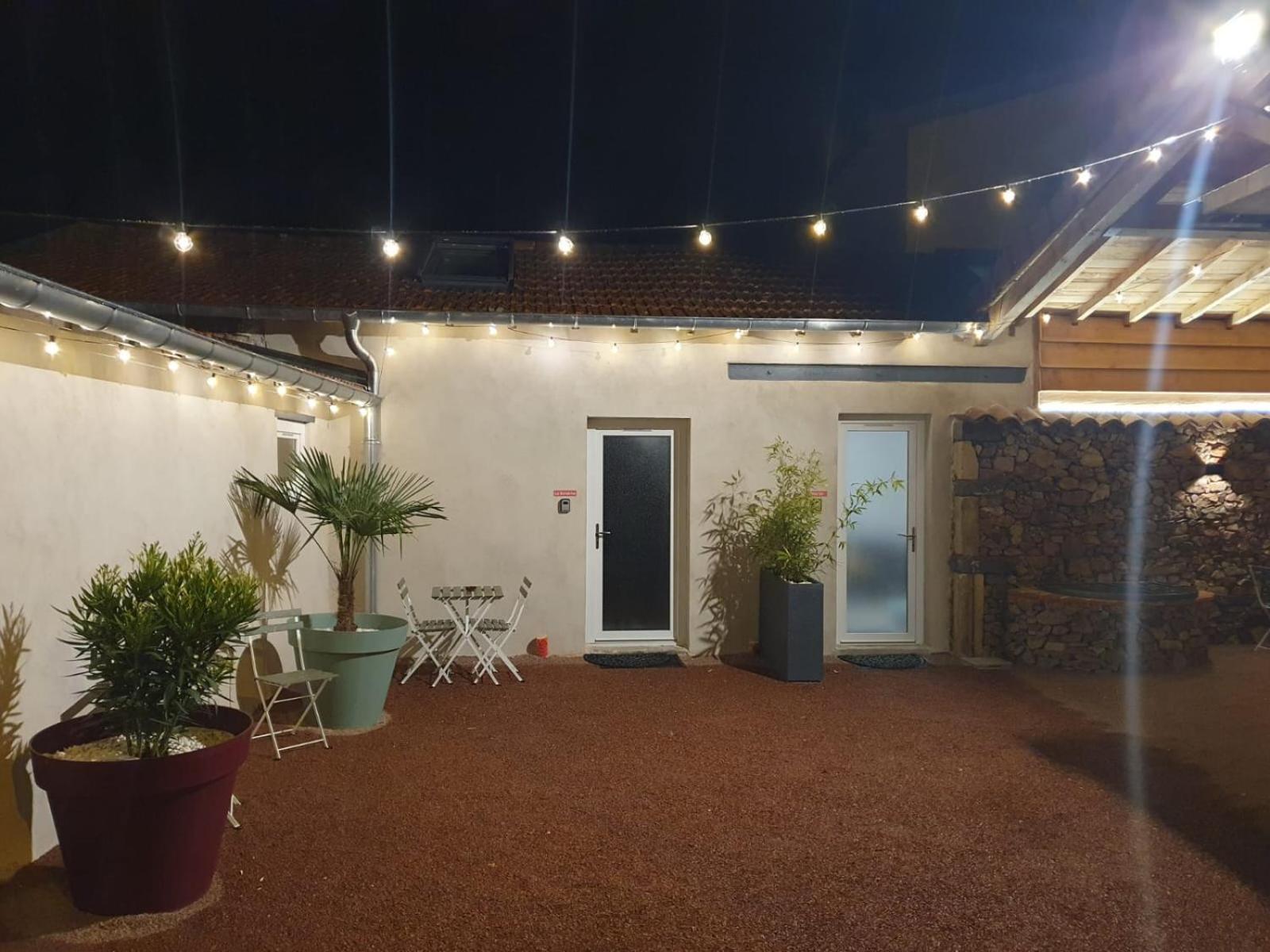 Le Boheme, Sauna & Spa Riorges Екстериор снимка