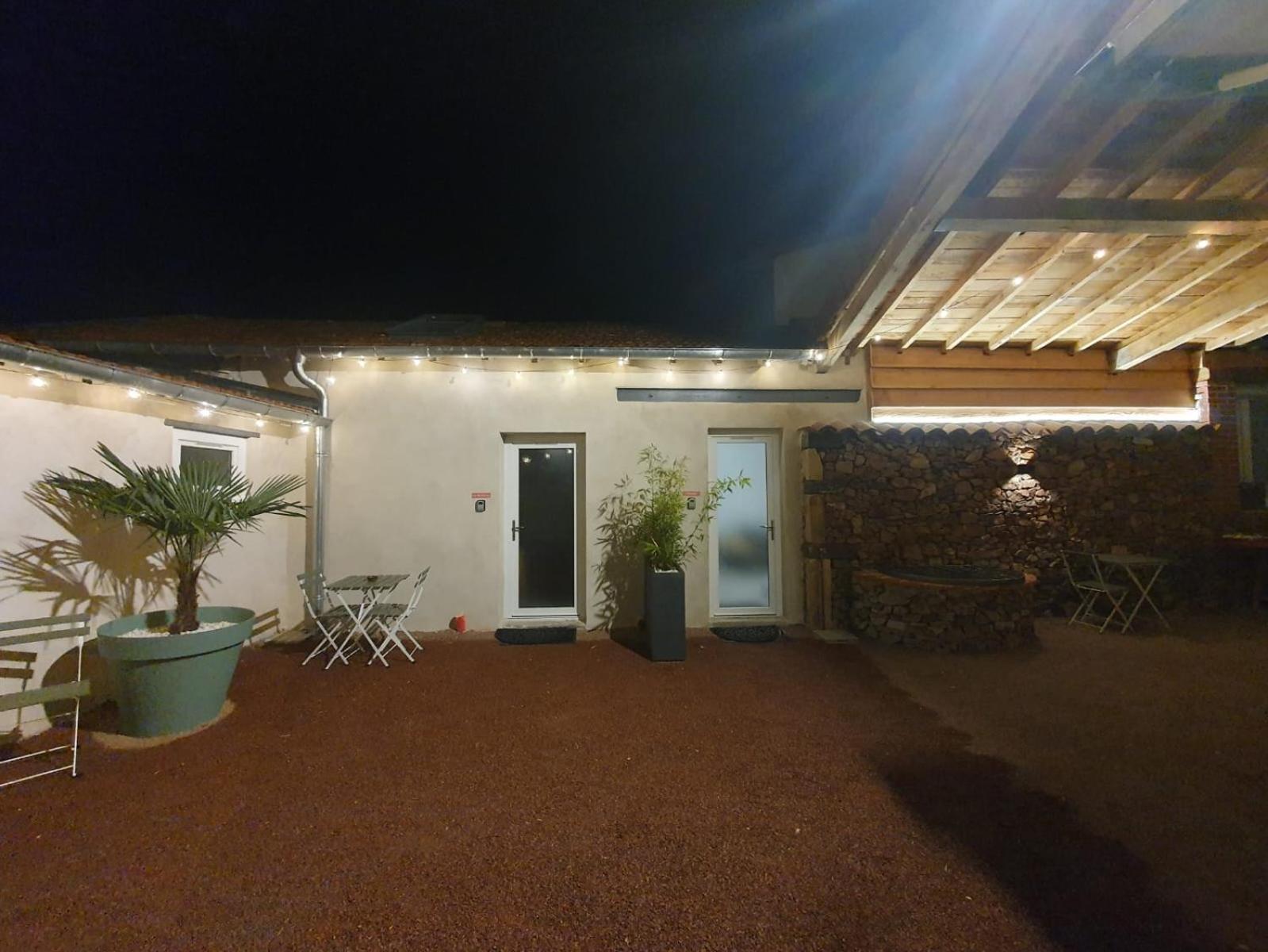 Le Boheme, Sauna & Spa Riorges Екстериор снимка